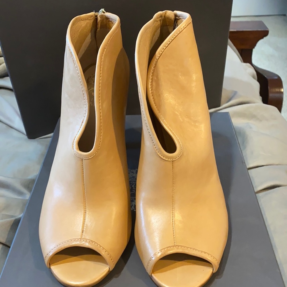 Vince Camuto Peep toe heels